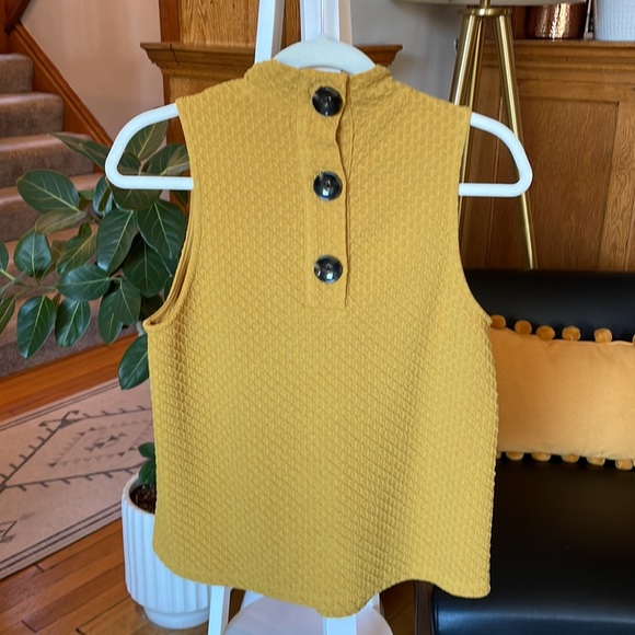 Anthropologie textured mustard yellow sleeveless sweater tank, size medium - Picture 2 of 4
